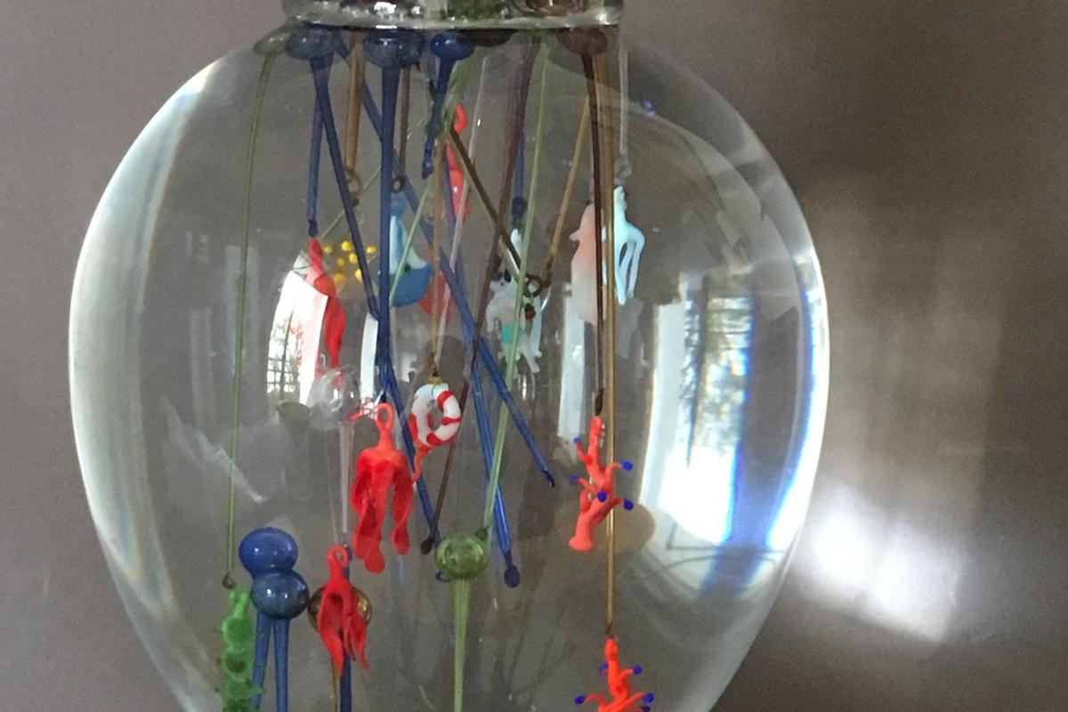 Detail de la bouteille a ludions en verre (c) MF